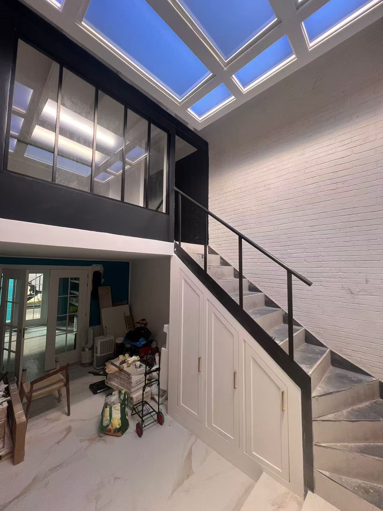 সর্বশেষ কোম্পানি ব্লগ সম্পর্কে কৃত্রিম স্কাইলাইট কিভাবে জানালাবিহীন অভ্যন্তরীণ স্থানকে রূপান্তরিত করে