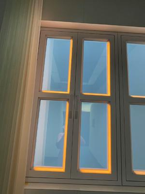 স্মার্ট ফেক উইন্ডো লাইট CRI 95 ওয়াল মাউন্টযোগ্য L1332*W781*H66mm অ্যাপ এবং রিমোট দ্বারা নিয়ন্ত্রিত প্রাকৃতিক পরিবেশের জন্য